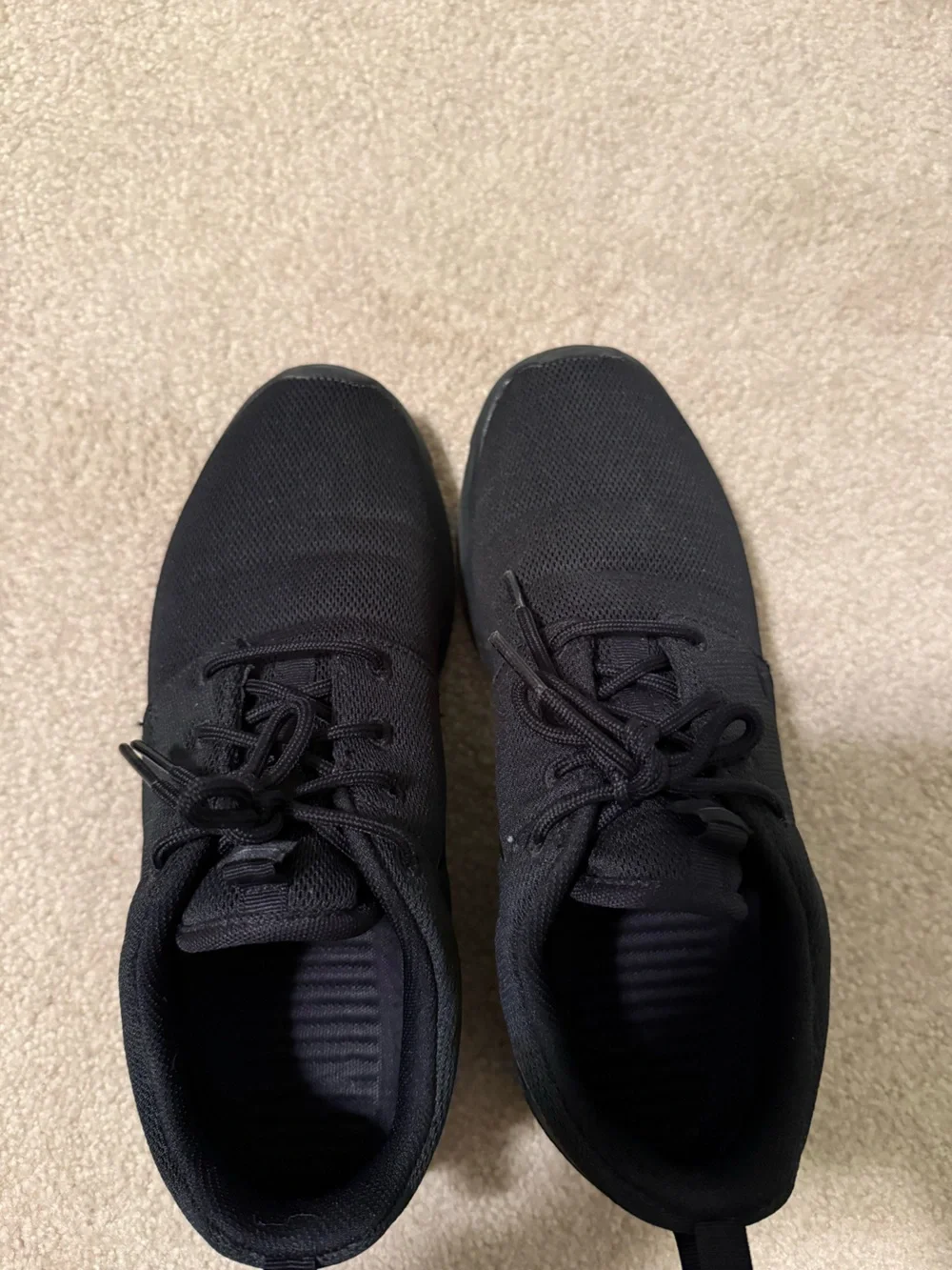 Nike Women’s Black Roshe EUC Size 9.5